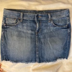 Old Navy size 10 Jean skirt with fringe